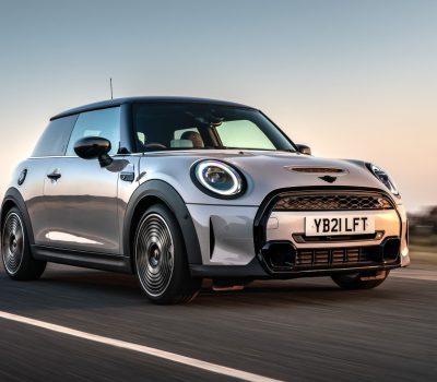 p90419418_lowres_the-new-mini-3-door- p90419418_lowres_the-new-mini-3-door-
